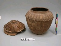 藏品(唐～宋  帶蓋廣口陶罐)的圖片